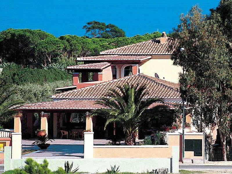 Le Palme Club Hotel Cala Liberotto Bagian luar foto